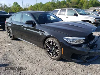 2018 BMW M5 z VIN WBSJF0C5XJB282107, wystawiony jako Copart lot #49979943 z przebiegiem 55 243 mil mil oraz . Historia ofert i sprzedaży dostępna na DreamBid. Obrazek 4.
