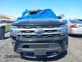 2024 Ford Expedition XLT z VIN 1FMJU1J84REA35560, wystawiony jako IAAI lot #42266211 z przebiegiem 21 950 mil mil oraz . Historia ofert i sprzedaży dostępna na DreamBid. Obrazek 12.