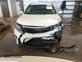 2014 Kia Sorento LX with VIN 5XYKT4A67EG433472, listed as a IAAI auction lot 41276576 with 177,014 mi miles. Bid and sale history available at carsss.com. Image 12.