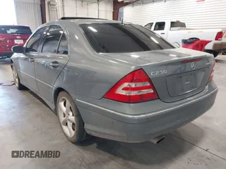 2005 Mercedes-Benz C 230 Kompressor с VIN WDBRF40J25F662008, выставлен на аукционе IAAI как лот 42539947 с пробегом 182 727 миль миль и . История ставок и продаж доступна на DreamBid. Изображение 3.