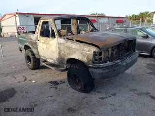 1992 Ford Bronco XL with VIN 1FMEU15N1NLA67132, listed as a IAAI auction lot 41451821 with 1 mi miles. Bid and sale history available at carsss.com. Image 1.