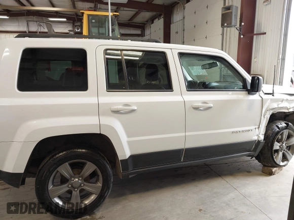 2014 Jeep Patriot Latitude with VIN 1C4NJPFA0ED680509, listed as a IAAI auction lot 41801775 with 147,418 mi miles and . Bid and sale history available at carsss.com. Image 13.