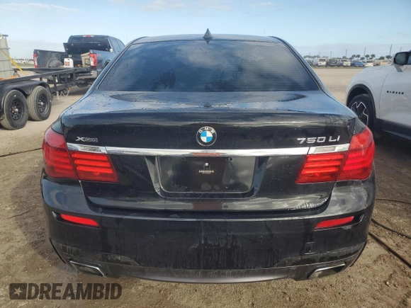 2015 BMW 7 Series 750Li xDrive z VIN WBAYF8C56FD654233, wystawiony jako Copart lot #83321604 z przebiegiem Nie podano mil oraz Nie do naprawy • Non repairable. Historia ofert i sprzedaży dostępna na DreamBid. Obrazek 6.