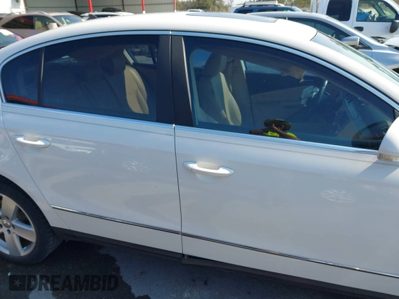 2009 Volkswagen Passat z VIN WVWJK93C29P033434, wystawiony jako IAAI lot #41698532 z przebiegiem 129 256 mil mil oraz . Historia ofert i sprzedaży dostępna na DreamBid. Obrazek 13.