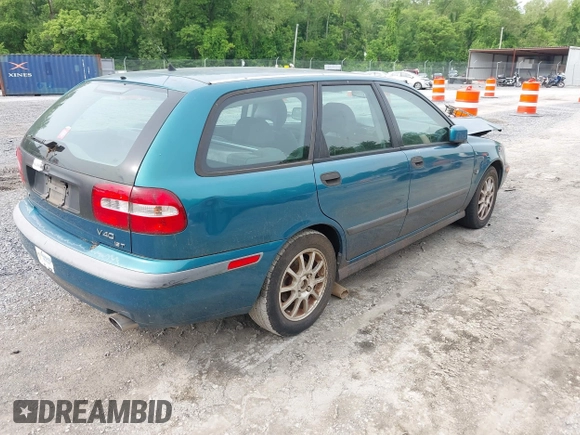 2001 Volvo V40 z VIN YV1VW29531F656295, wystawiony jako IAAI lot #42280990 z przebiegiem 175 196 mil mil oraz . Historia ofert i sprzedaży dostępna na DreamBid. Obrazek 4.