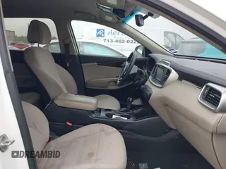 2016 Kia Sorento LX with VIN 5XYPG4A37GG055639, listed as a IAAI auction lot 41888968 with 140,431 mi miles. Bid and sale history available at carsss.com. Image 5.