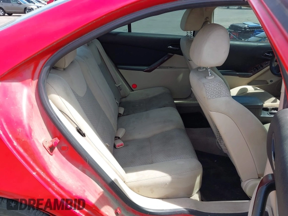 2007 Pontiac G6 with VIN 1G2ZG58N474121850, listed as a IAAI auction lot 41720379 with 264,144 mi miles. Bid and sale history available at carsss.com. Image 8.