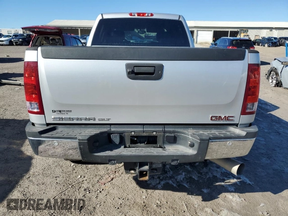 2011 GMC Sierra 2500HD SLT z VIN 1GT121E89BF191758, wystawiony jako Copart lot #87836355 z przebiegiem 128 153 mil mil oraz Szkoda całkowita • Salvage title. Historia ofert i sprzedaży dostępna na DreamBid. Obrazek 6.