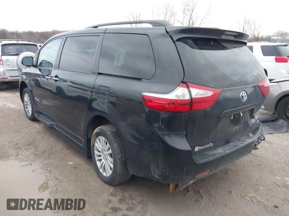 2017 Toyota Sienna XLE Auto Access Seat with VIN 5TDYZ3DC6HS826682, listed as a IAAI auction lot 41932138 with 33,827 mi miles. Bid and sale history available at carsss.com. Image 3.