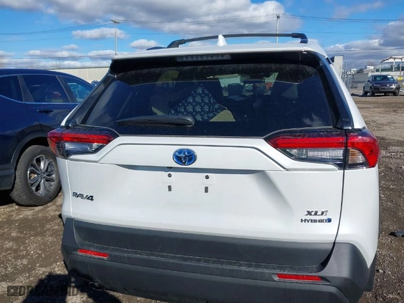 2024 Toyota RAV4 Hybrid XLE Premium with VIN 4T3B6RFV6RU148824, listed as a IAAI auction lot 40806071 with 8,840 mi miles. Bid and sale history available at carsss.com. Image 16.