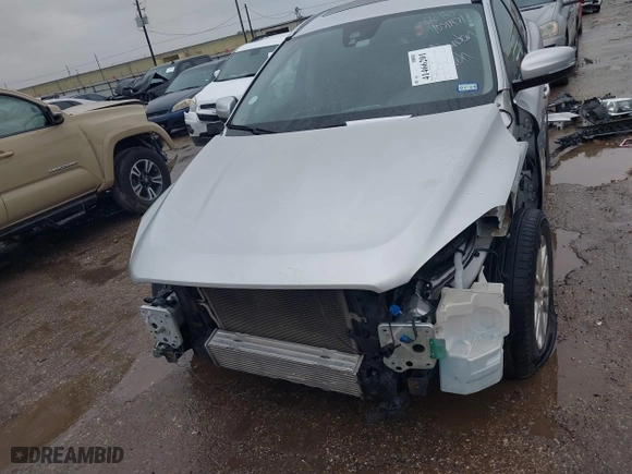 2016 Volvo XC60 T5 Drive-E Premier with VIN YV440MDK0G2826671, listed as a IAAI auction lot 41466201 with 81,659 mi miles. Bid and sale history available at carsss.com. Image 6.