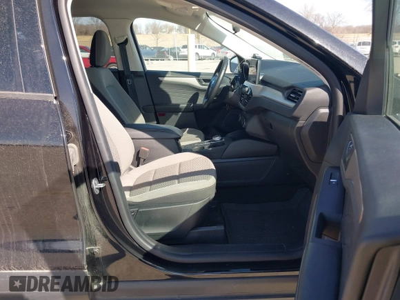 2022 Ford Escape SE z VIN 1FMCU9G6XNUB30881, wystawiony jako IAAI lot #41750512 z przebiegiem 88 681 mil mil oraz . Historia ofert i sprzedaży dostępna na DreamBid. Obrazek 5.