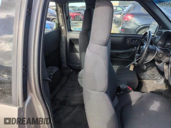 2003 GMC Sonoma SLS z VIN 1GTDT19X838102330, wystawiony jako Copart lot #44064695 z przebiegiem 165 227 mil mil oraz Szkoda całkowita • Salvage title. Historia ofert i sprzedaży dostępna na DreamBid. Obrazek 10.