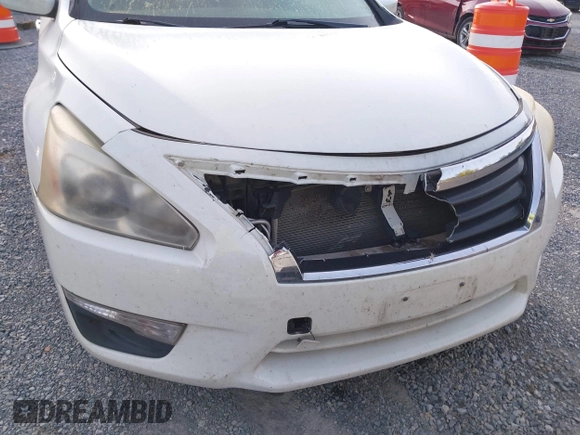 2013 Nissan Altima SV with VIN 1N4AL3AP0DC209287, listed as a IAAI auction lot 42710785 with 222,144 mi miles and . Bid and sale history available at DreamBid. Image 6.