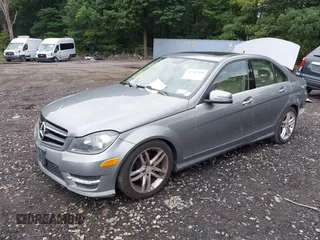 2012 Mercedes-Benz C 300 Sport z VIN WDDGF8BB6CR227659, wystawiony jako IAAI lot #42707331 z przebiegiem 131 822 mil mil oraz . Historia ofert i sprzedaży dostępna na DreamBid. Obrazek 2.
