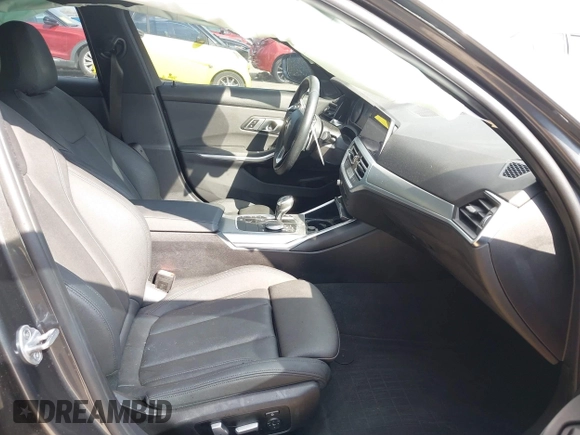2021 BMW 3 Series 330i z VIN 3MW5R1J03M8B48135, wystawiony jako IAAI lot #41878583 z przebiegiem 33 719 mil mil oraz . Historia ofert i sprzedaży dostępna na DreamBid. Obrazek 5.