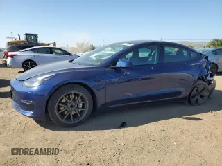 2023 Tesla Model 3 z VIN 5YJ3E1EA1PF422392, wystawiony jako Copart lot #55272305 z przebiegiem 21 769 mil mil oraz Szkoda całkowita • Salvage title. Historia ofert i sprzedaży dostępna na DreamBid. Obrazek 1.