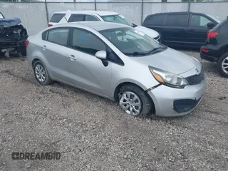 2013 Kia Rio LX z VIN KNADM4A33D6111258, wystawiony jako IAAI lot #39934097 z przebiegiem 53 008 mil mil oraz . Historia ofert i sprzedaży dostępna na DreamBid. Obrazek 1.