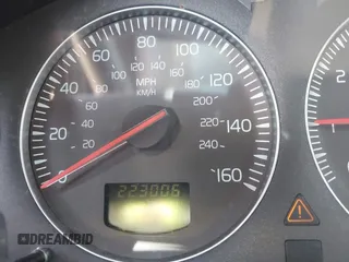 2010 Volvo XC90 I6 with VIN YV4982CY6A1536117, listed as a IAAI auction lot 42167722 with 223,006 mi miles. Bid and sale history available at carsss.com. Image 7.