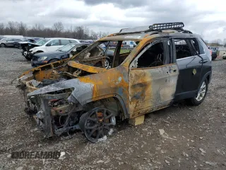 2016 Jeep Cherokee Latitude z VIN 1C4PJMCS2GW104478, wystawiony jako Copart lot #51425635 z przebiegiem Nie podano mil oraz Szkody całkowita. Historia ofert i sprzedaży dostępna na DreamBid. Obrazek 1.