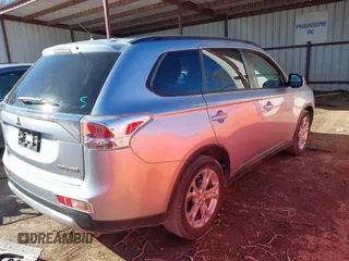 2015 Mitsubishi Outlander SE with VIN JA4AD3A34FZ011259, listed as a IAAI auction lot 41290830 with 88,147 mi miles and . Bid and sale history available at DreamBid. Image 4.