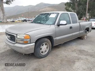 2001 GMC Sierra 1500 SLE z VIN 2GTEC19V711120871, wystawiony jako IAAI lot #42093793 z przebiegiem 271 247 mil mil oraz . Historia ofert i sprzedaży dostępna na DreamBid. Obrazek 2.