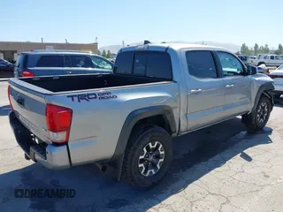 2016 Toyota Tacoma SR5 z VIN 3TMAZ5CNXGM019256, wystawiony jako IAAI lot #42294477 z przebiegiem 123 680 mil mil oraz . Historia ofert i sprzedaży dostępna na DreamBid. Obrazek 4.