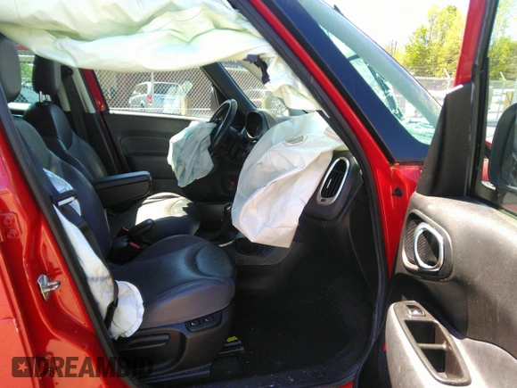 2014 FIAT 500L Lounge with VIN ZFBCFACH3EZ013978, listed as a IAAI auction lot 42005201 with 116,841 mi miles and . Bid and sale history available at DreamBid. Image 5.