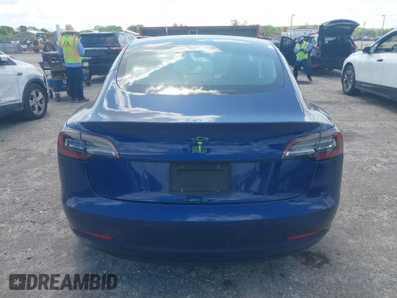2020 Tesla Model 3 Standard Range Plus z VIN 5YJ3E1EA6LF785622, wystawiony jako IAAI lot #42080180 z przebiegiem 34 133 mil mil oraz . Historia ofert i sprzedaży dostępna na DreamBid. Obrazek 16.