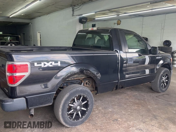2014 Ford F-150 XL z VIN 1FTMF1EM5EFA86587, wystawiony jako Copart lot #64393115 z przebiegiem 165 549 mil mil oraz Czysty tytuł • Clean title. Historia ofert i sprzedaży dostępna na DreamBid. Obrazek 4.