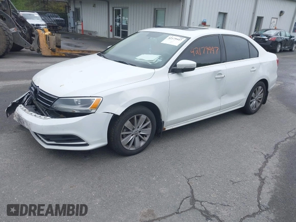 2015 Volkswagen Jetta SE with VIN 3VWD17AJ5FM305415, listed as a IAAI auction lot 42179447 with 154,535 mi miles and . Bid and sale history available at DreamBid. Image 2.
