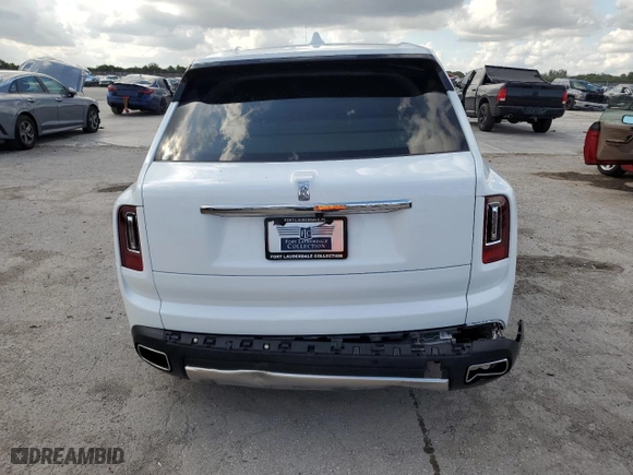 2022 Rolls-Royce Cullinan with VIN SLATV4C09NU210833, listed as a Copart auction lot 86283314 with 6,301 mi miles and Non Repairable. Bid and sale history available at carsss.com. Image 6.