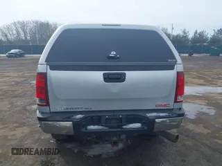2011 GMC Sierra 2500HD SLT z VIN 1GT121C86BF242488, wystawiony jako IAAI lot #41644211 z przebiegiem 163 233 mil mil oraz . Historia ofert i sprzedaży dostępna na DreamBid. Obrazek 17.