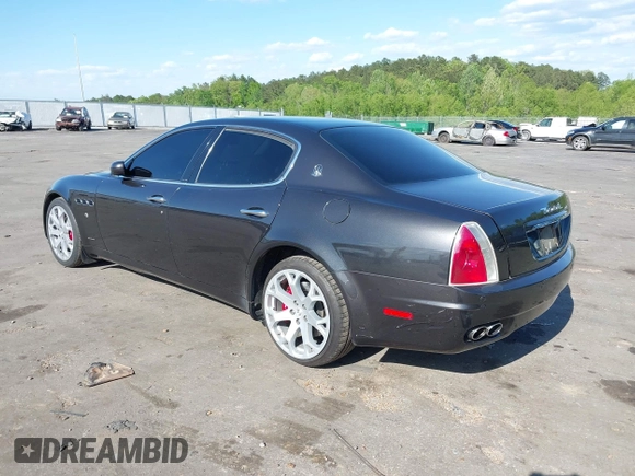 2007 Maserati Quattroporte with VIN ZAMFE39A070029397, listed as a IAAI auction lot 42027798 with 95,978 mi miles. Bid and sale history available at carsss.com. Image 3.
