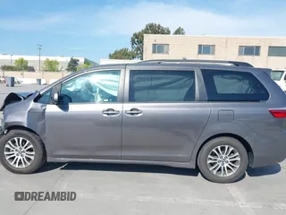 2018 Toyota Sienna XLE Auto Access Seat with VIN 5TDYZ3DC7JS934752, listed as a IAAI auction lot 41982268 with 60,225 mi miles. Bid and sale history available at carsss.com. Image 15.