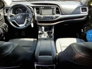 2016 Toyota Highlander LE z VIN 5TDBKRFH9GS312880, wystawiony jako Copart lot #49584775 z przebiegiem 116 519 mil mil oraz Szkoda całkowita • Salvage title. Historia ofert i sprzedaży dostępna na DreamBid. Obrazek 8.