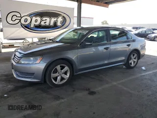 2014 Volkswagen Passat SE z VIN 1VWBT7A32EC090871, wystawiony jako Copart lot #57350735 z przebiegiem 106 002 mil mil oraz Tytuł czysty. Historia ofert i sprzedaży dostępna na DreamBid. Obrazek 1.