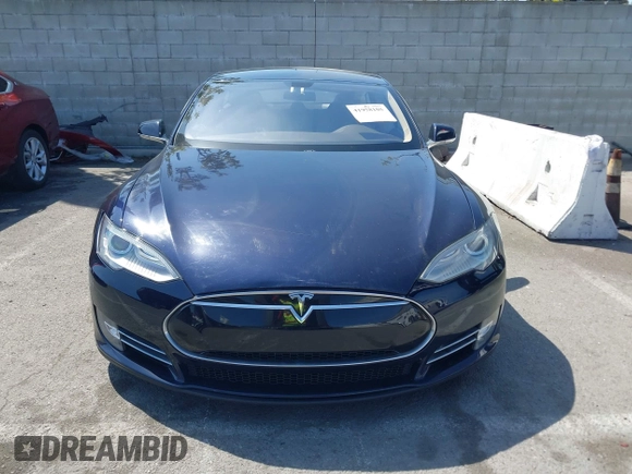 2013 Tesla Model S with VIN 5YJSA1CNXDFP06077, listed as a IAAI auction lot 41958105 with 84,773 mi miles. Bid and sale history available at carsss.com. Image 12.