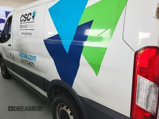 2017 Ford Transit z VIN 1FTYE1YMXHKA82272, wystawiony jako IAAI lot #42575786 z przebiegiem 256 393 mil mil oraz . Historia ofert i sprzedaży dostępna na DreamBid. Obrazek 6.