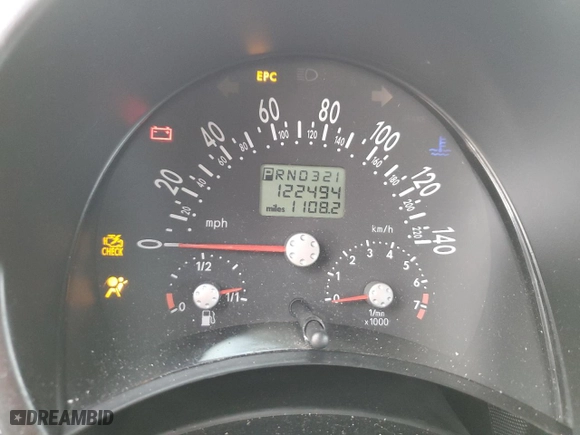 2001 Volkswagen New Beetle GLS with VIN 3VWCK21C01M453168, listed as a Copart auction lot 45480635 with 122,494 mi miles and Salvage Title. Bid and sale history available at carsss.com. Image 9.