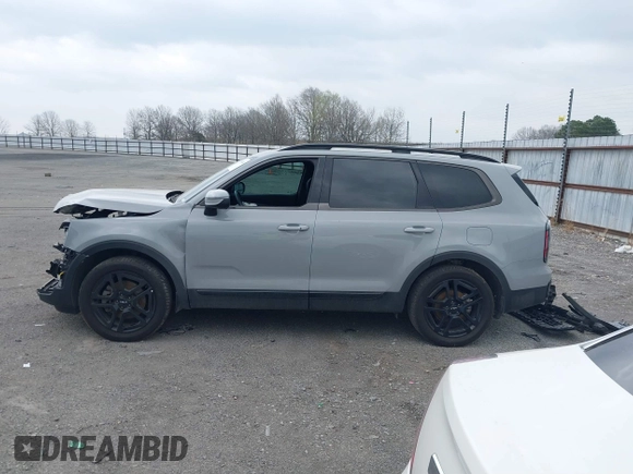 2024 Kia Telluride EX X-Line z VIN 5XYP3DGC2RG496309, wystawiony jako IAAI lot #41804549 z przebiegiem 16 785 mil mil oraz . Historia ofert i sprzedaży dostępna na DreamBid. Obrazek 15.