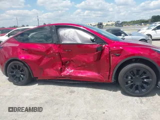2024 Tesla Model Y с VIN 7SAYGDED7RF045410, выставлен на аукционе IAAI как лот 42000700 с пробегом 13 021 миль миль и . История ставок и продаж доступна на DreamBid. Изображение 6.