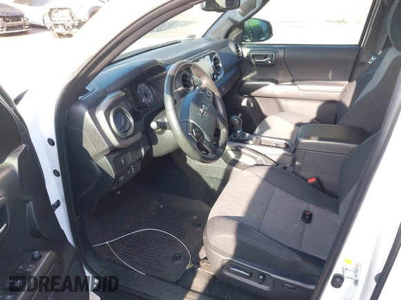 2023 Toyota Tacoma SR5 z VIN 3TMAZ5CNXPM208862, wystawiony jako IAAI lot #42206860 z przebiegiem 11 354 mil mil oraz . Historia ofert i sprzedaży dostępna na DreamBid. Obrazek 20.