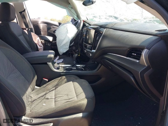 2019 Chevrolet Traverse LT Cloth with VIN 1GNERGKW8KJ307488, listed as a IAAI auction lot 41690208 with 1 mi miles. Bid and sale history available at carsss.com. Image 5.