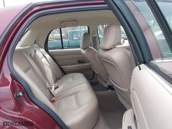 2005 Ford Crown Victoria LX with VIN 2FAFP74W25X106106, listed as a IAAI auction lot 41825793 with 175,740 mi miles. Bid and sale history available at carsss.com. Image 8.