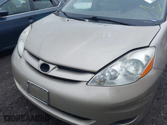 2009 Toyota Sienna CE with VIN 5TDZK23CX9S250245, listed as a IAAI auction lot 41819813 with 999,999 mi miles. Bid and sale history available at carsss.com. Image 6.