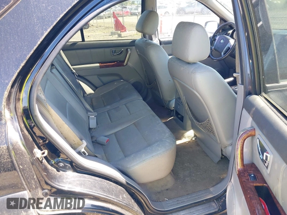 2004 Kia Sorento LX with VIN KNDJC733945245222, listed as a IAAI auction lot 42056958 with 272,128 mi miles. Bid and sale history available at carsss.com. Image 8.