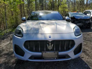2023 Maserati Grecale GT z VIN ZN682AVA1P7427482, wystawiony jako Copart lot #53641164 z przebiegiem 1301 mil mil oraz Tytuł czysty. Historia ofert i sprzedaży dostępna na DreamBid. Obrazek 5.