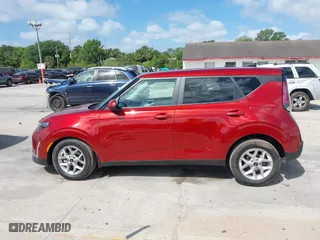 2025 Kia Soul LX with VIN KNDJ23AU0S7257011, listed as a IAAI auction lot 41952117 with 877 mi miles. Bid and sale history available at carsss.com. Image 14.