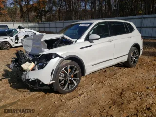 2024 Volkswagen Tiguan SEL R-Line with VIN 3VV4B7AX3RM084522, listed as a Copart auction lot 84749534 with 5,915 mi miles and Salvage Title. Bid and sale history available at carsss.com. Image 1.